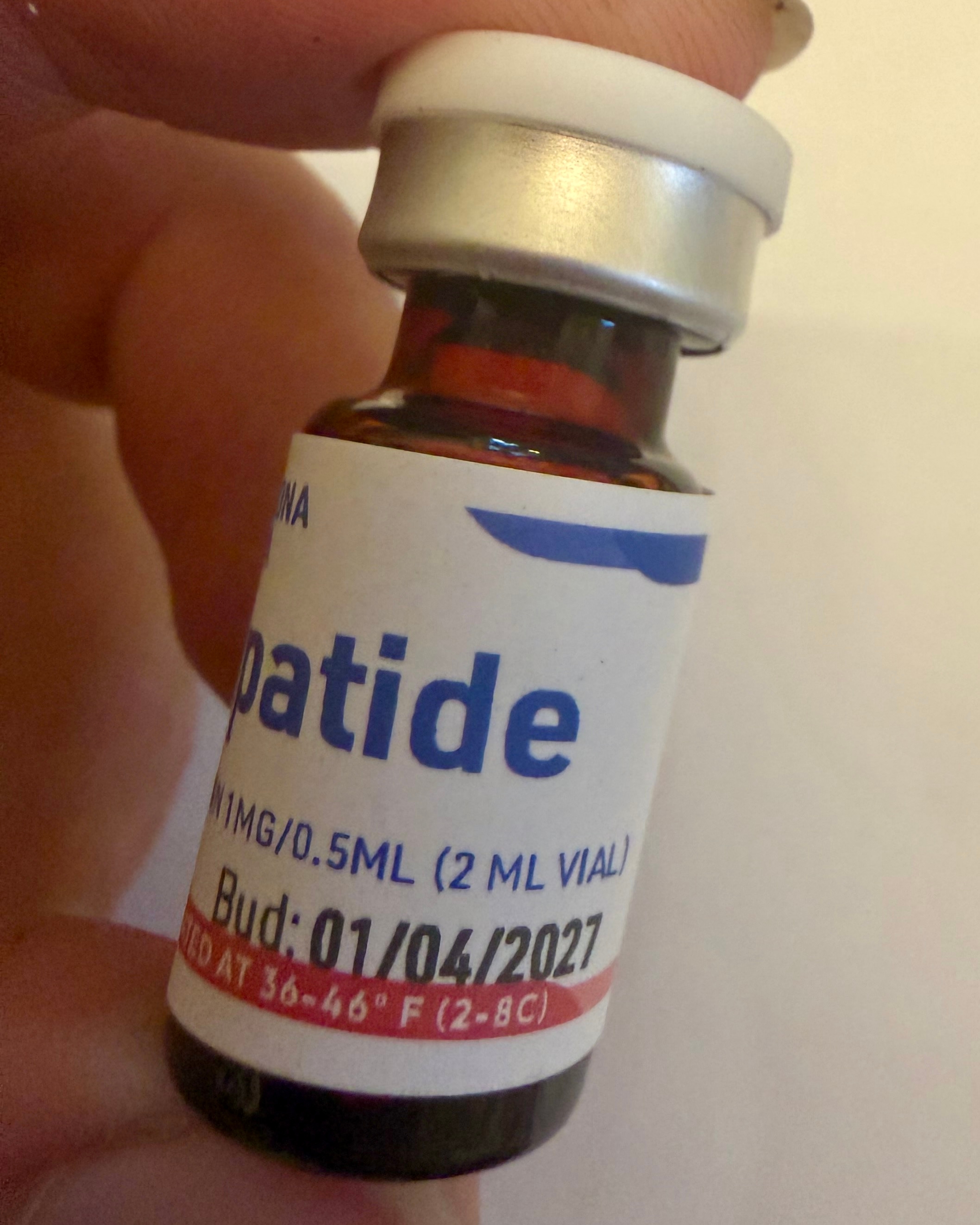 Compounded tirzepatide vial from GobyMeds showing 1 mg per 0.5 mL cyanocobalamin, a 2 mL vial, beyond-use date 01/04/2027, stored at 36-46°F