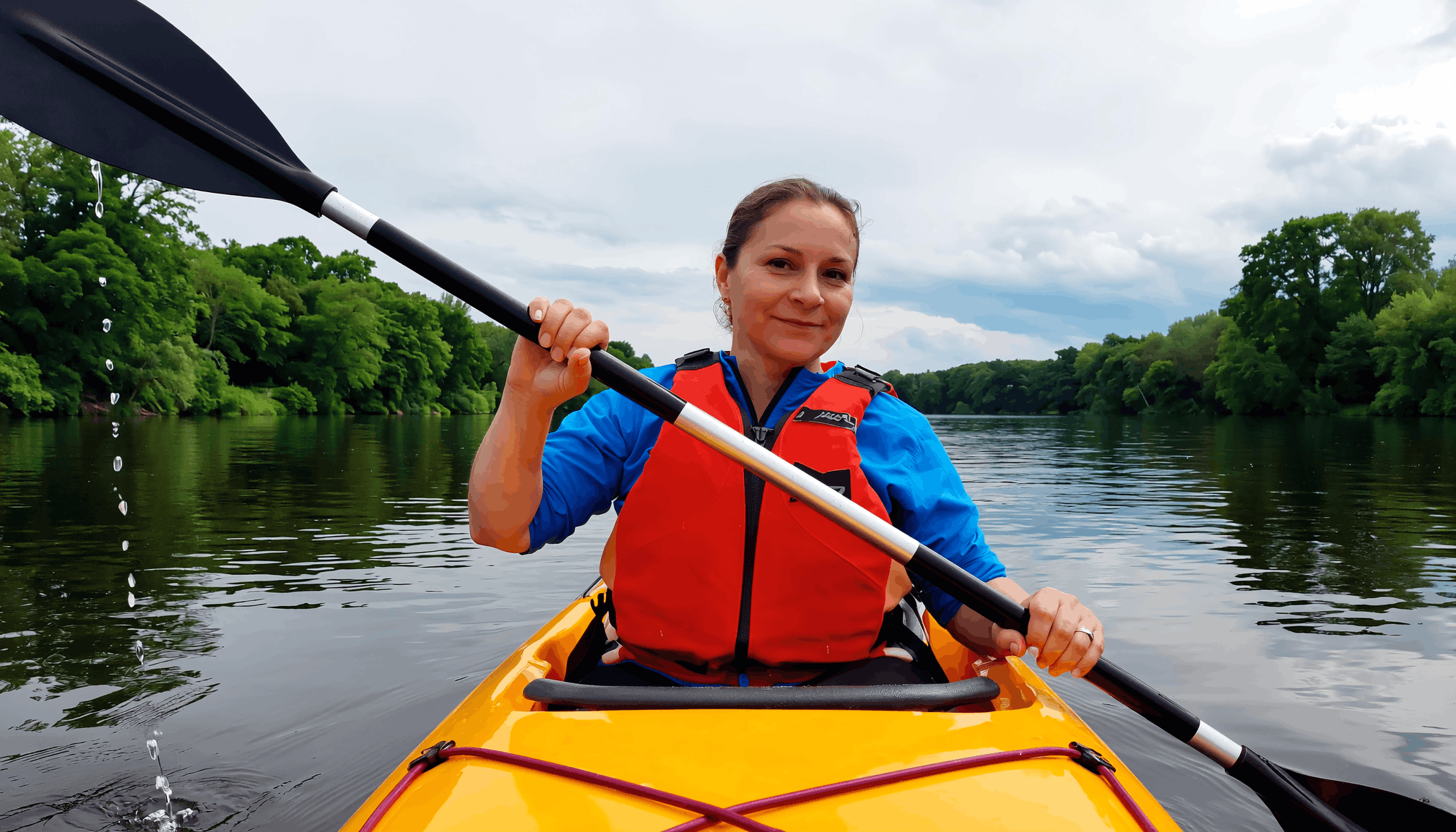 woman-kayaking-and-smiling.png